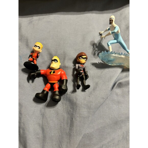 Disney / Pixar Incredibles 2 Frozone 2.5-Inch PVC Figurines Plus Incredibles - Picture 7 of 8